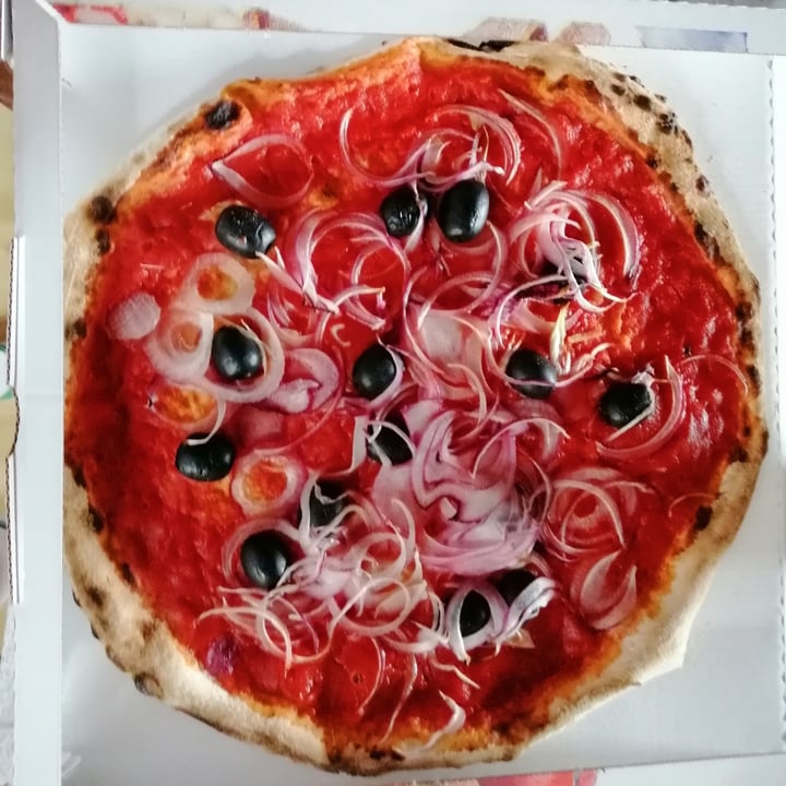 photo of Pizzeria Ai Giardini Pizza Pugliese Senza Mozzarella shared by @moth on  25 May 2022 - review