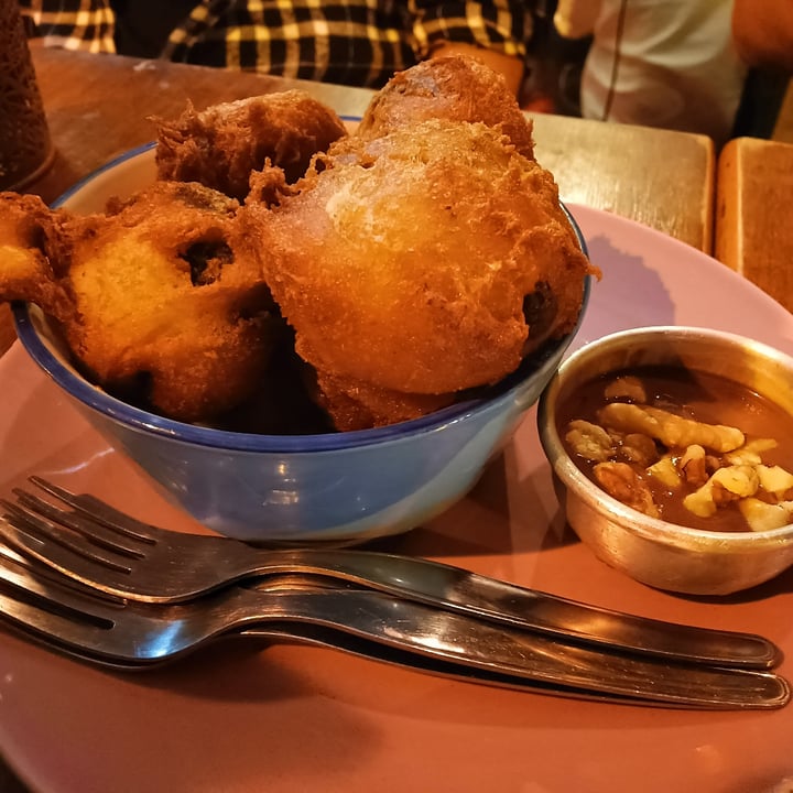 photo of Vegan Junkies Super Dumpling - Fried Oreos shared by @filmart on  29 Aug 2021 - review
