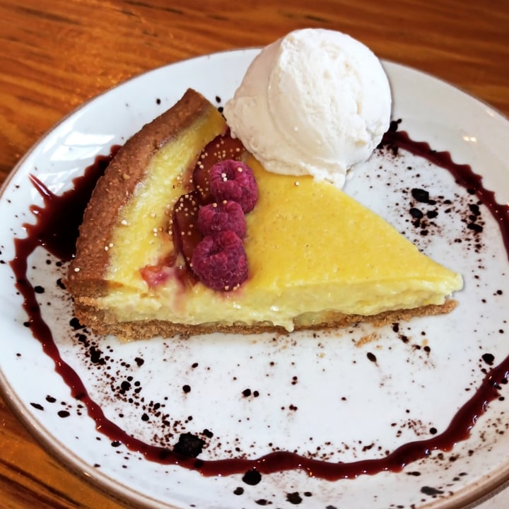 review photo of MIMO Vegan Bistro Tarta de limón shared by @meriimiranda on 13 Nov 2020 - review