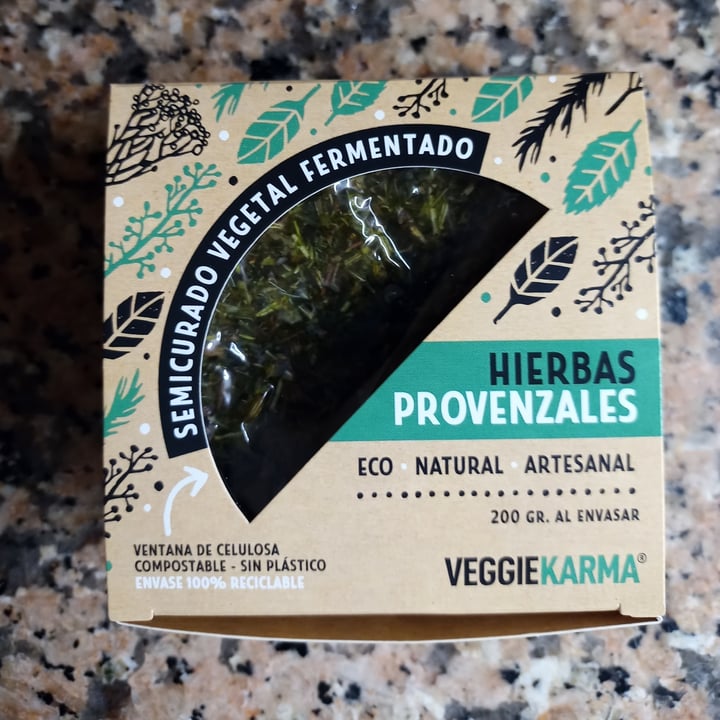 photo of Veggie Karma Queso Semicurado con Hierbas Provenzales shared by @mlyse00 on  13 Apr 2022 - review