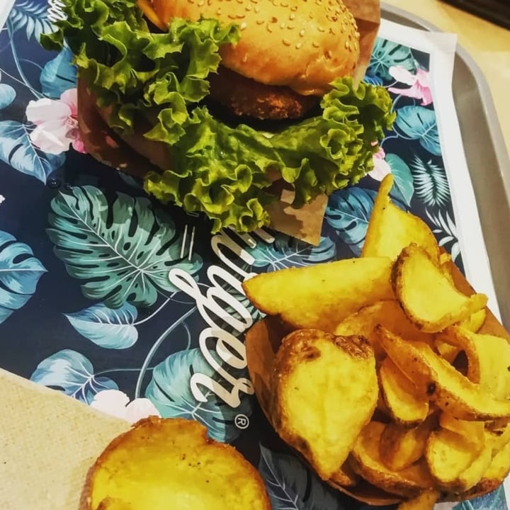 photo of The Vurger Hamburguesa Aloha shared by @karopaoli on  11 Oct 2020 - review
