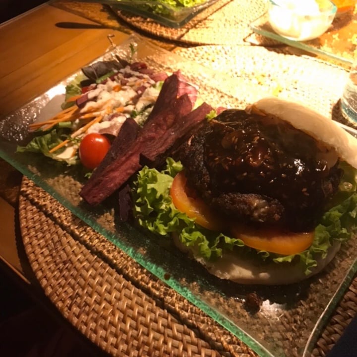 photo of Sage hula Burger shared by @vanessaainsley on  23 Apr 2020 - review