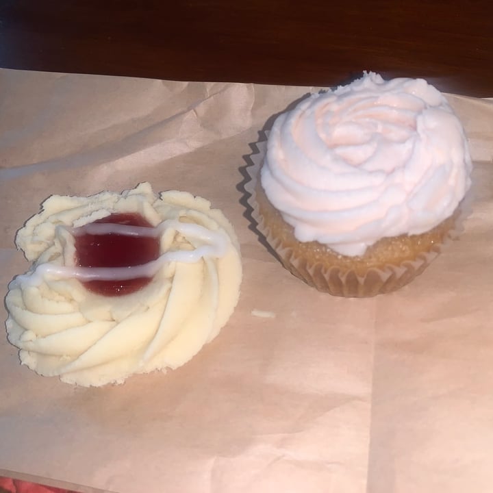 review photo of Kind Food strawberry tart shared by @malpal on 15 May 2022 - review