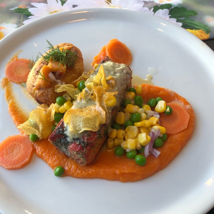 review photo of Vegan Vacation salmon fillet shared by @flaviazoe on 18 Apr 2022 - review