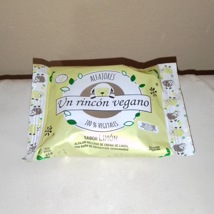 photo of Un Rincón Vegano Alfajor de Limón shared by @lucxslobos on  25 Sep 2021 - review