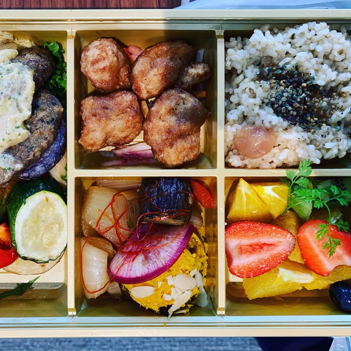 review photo of CHAYA Natural & Wild Table Bento Deluxe shared by @proofofquack on 17 Sep 2020 - review