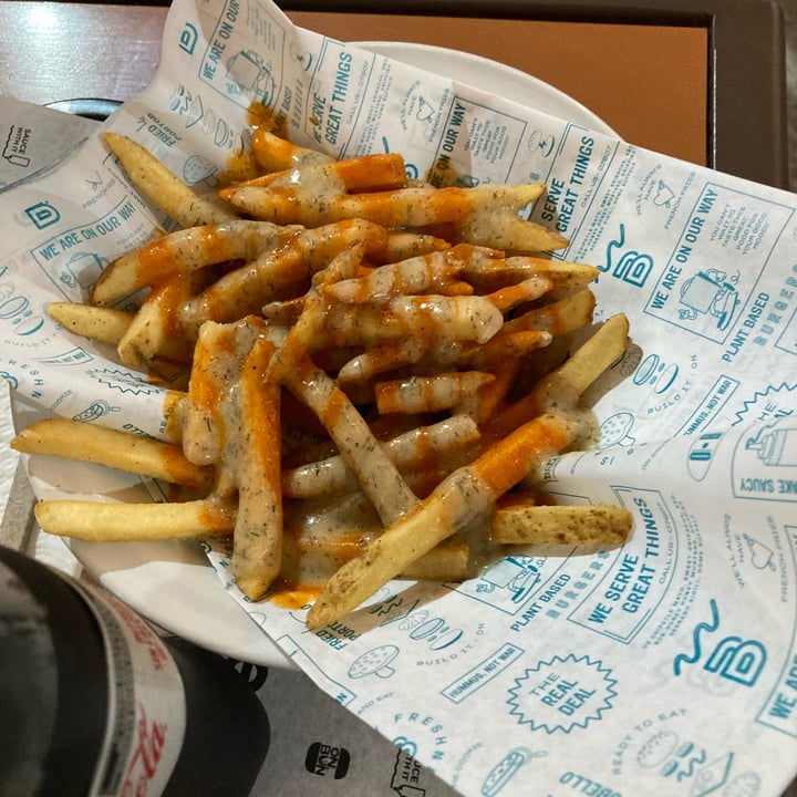photo of On Bun Plant Based Burgers Saucy Fries shared by @dianamalota on  02 May 2022 - review