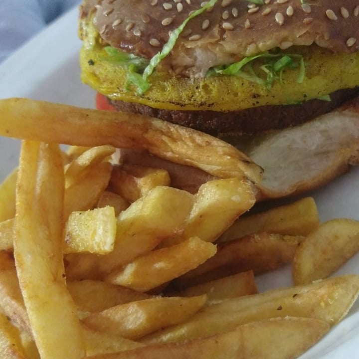 review photo of Salad Days Combos Hamburguer E Milkshakes shared by @julischang on 08 Jul 2021 - review