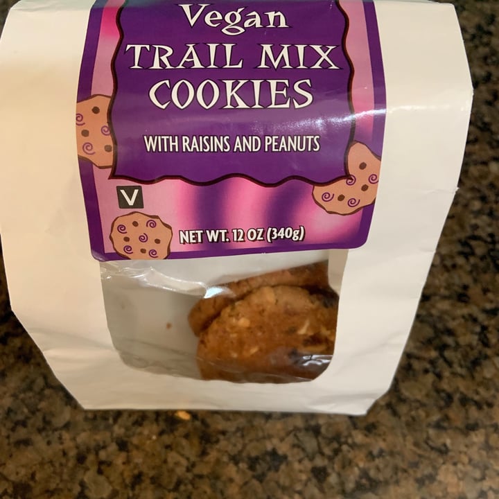 review photo of Trader Joe's Vegan Trail Mix Cookies shared by @ilanafontes on 19 Aug 2021 - review