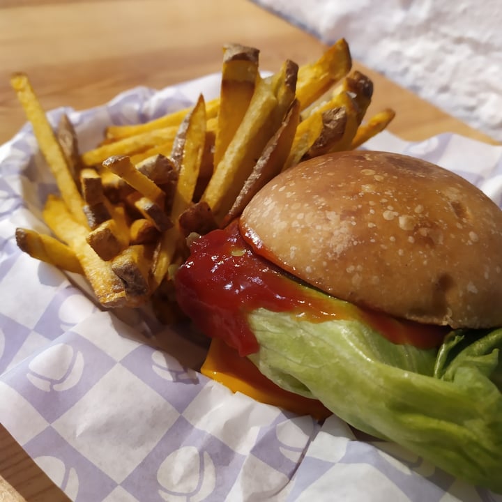 photo of Montana Shop Porto Montana Fat Burger shared by @rominaguch on  15 Sep 2022 - review