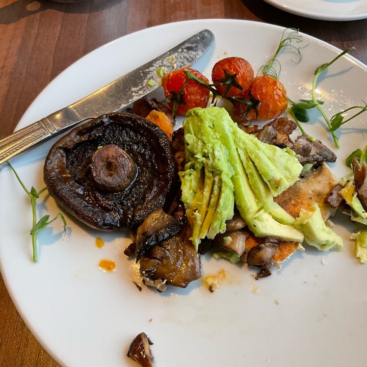 review photo of The Kingsley Hotel Vegan breakfast shared by @lawriephipps on 04 Mar 2022 - review