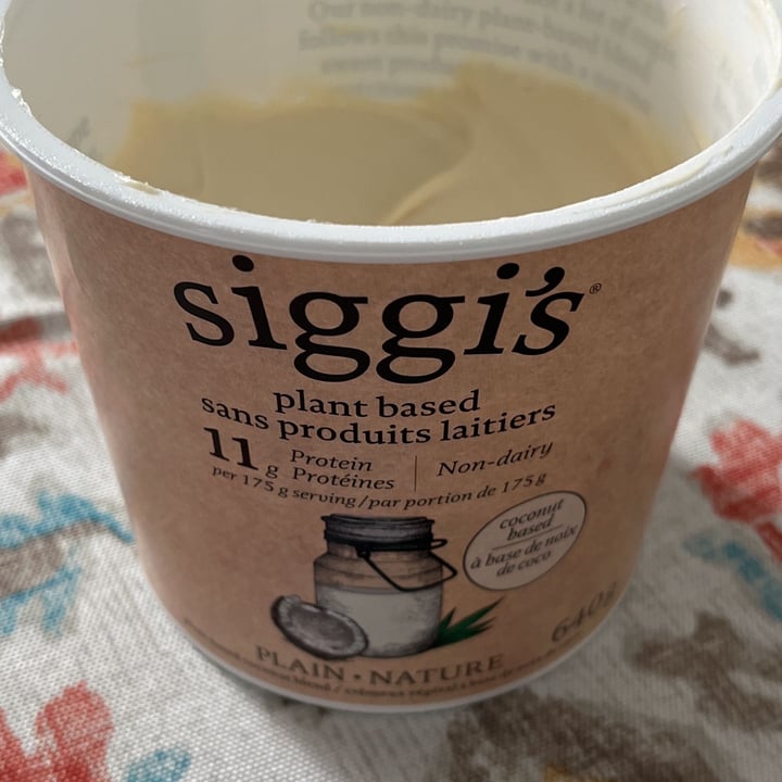 review photo of siggi’s Plant Based Coconut Blend Non-Dairy Yogurt shared by @vizog on 31 May 2022 - review