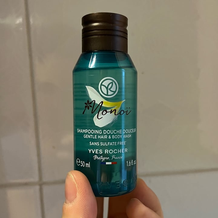 photo of Yves rocher shampoo doccia monoi shared by @charlotteauxfraises on  26 Sep 2022 - review