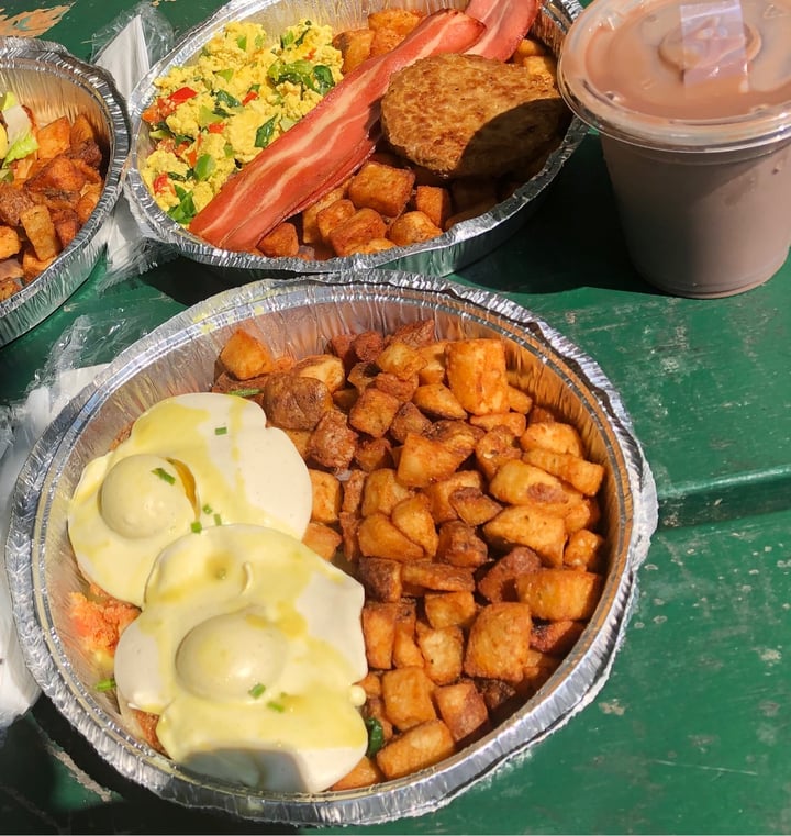 review photo of Evviva Breakfast and Lunch Vegan Benedict shared by @vannyyy on 05 Aug 2021 - review