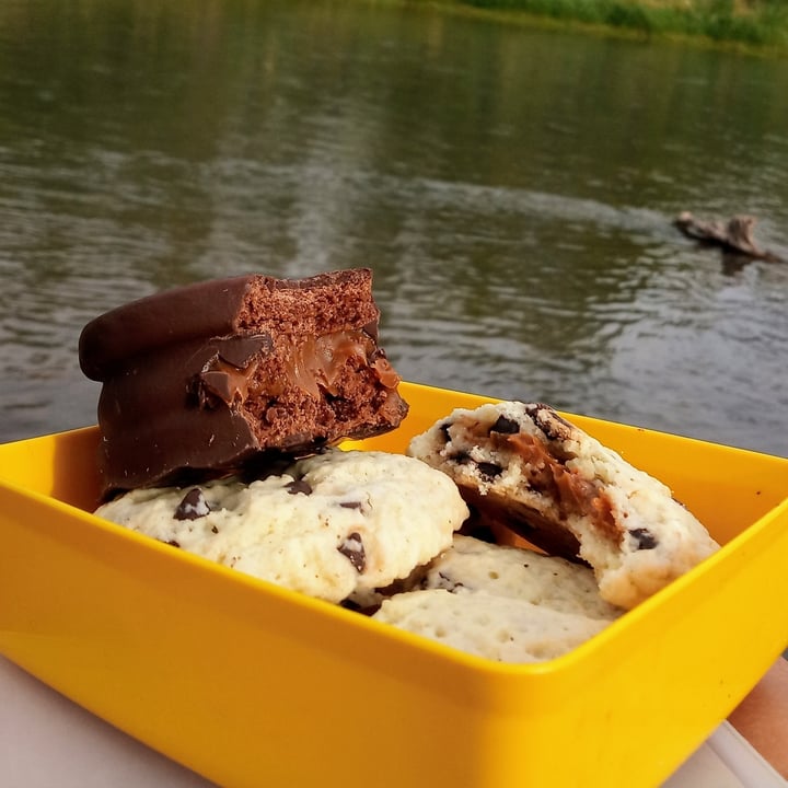 photo of Mama.cook19 Cookies con Chips de chocolate rellenas de Dulce de Leche de Coco shared by @enchisparte on  06 Feb 2022 - review