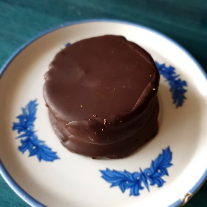 review photo of Laguz Alfajor Dulce de Alemendras shared by @naifdelsur on 01 May 2021 - review