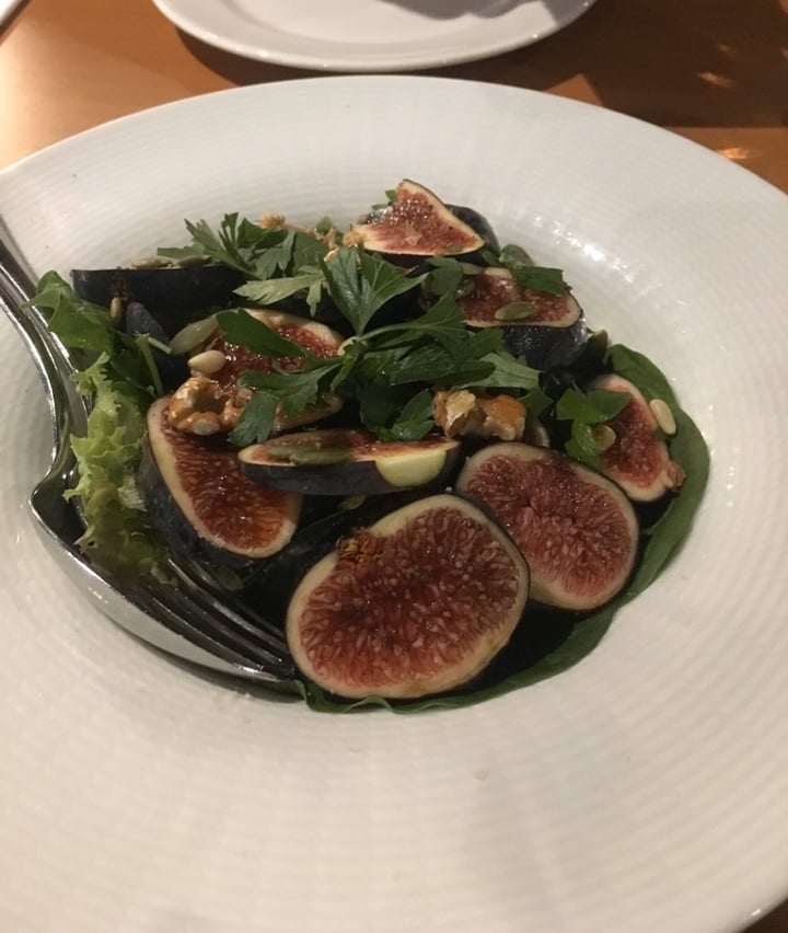 review photo of atout Fig salad shared by @clarabarbero on 15 Oct 2019 - review