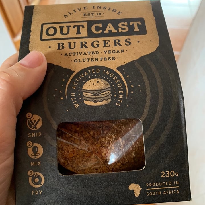review photo of Outcast Foods Activated Burger Mix shared by @karlavisagie on 26 Oct 2020 - review