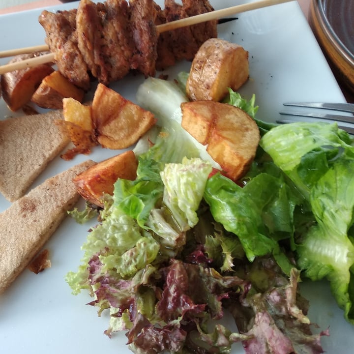 photo of Let’s Vegan Rethymno Restaurant Souvlaki vegan shared by @alexinho25 on  25 Jun 2022 - review
