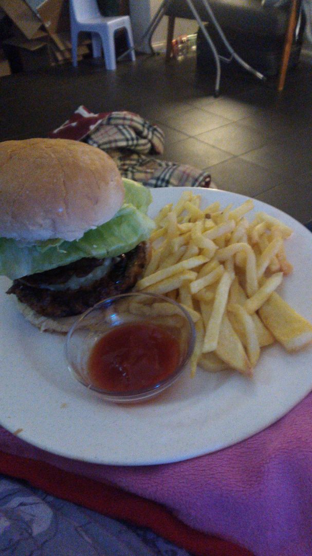 review photo of Fry's Family Food The Big Fry Burger shared by @sillydillysu on 01 Aug 2020 - review