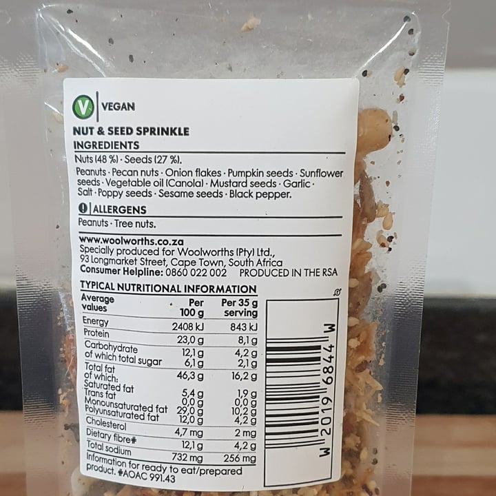 photo of Woolworths Food Nut & Seed Sprinkle shared by @rozaanfichardt on  04 Oct 2020 - review