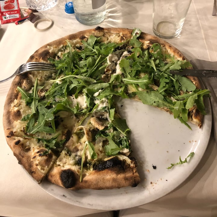 review photo of Al Bivio degli Artisti Pizza saporita vega shared by @zzzen on 20 Jul 2022 - review