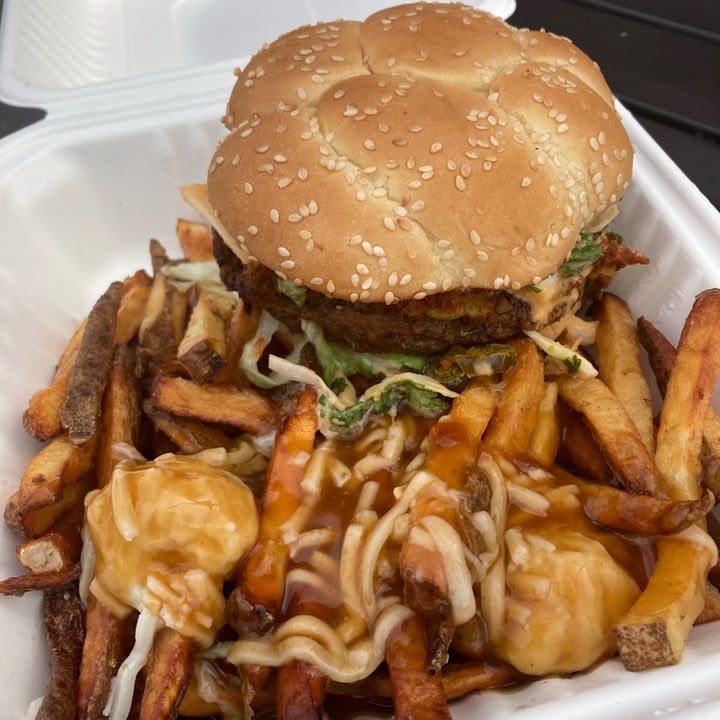 photo of Fern Cafe and Bakery Fire Burger with Poutine shared by @sunshyne on  26 Aug 2021 - review