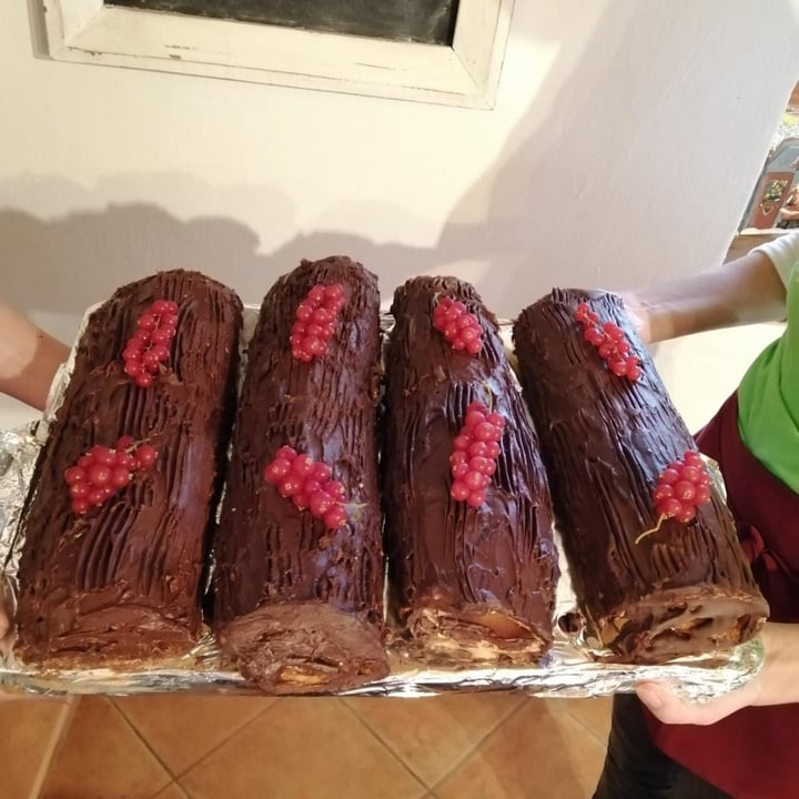 photo of Fattoria e Agriturismo La Capra Campa Tronchetto al cioccolato e marmellata di castagna shared by @samarra on  20 Dec 2021 - review