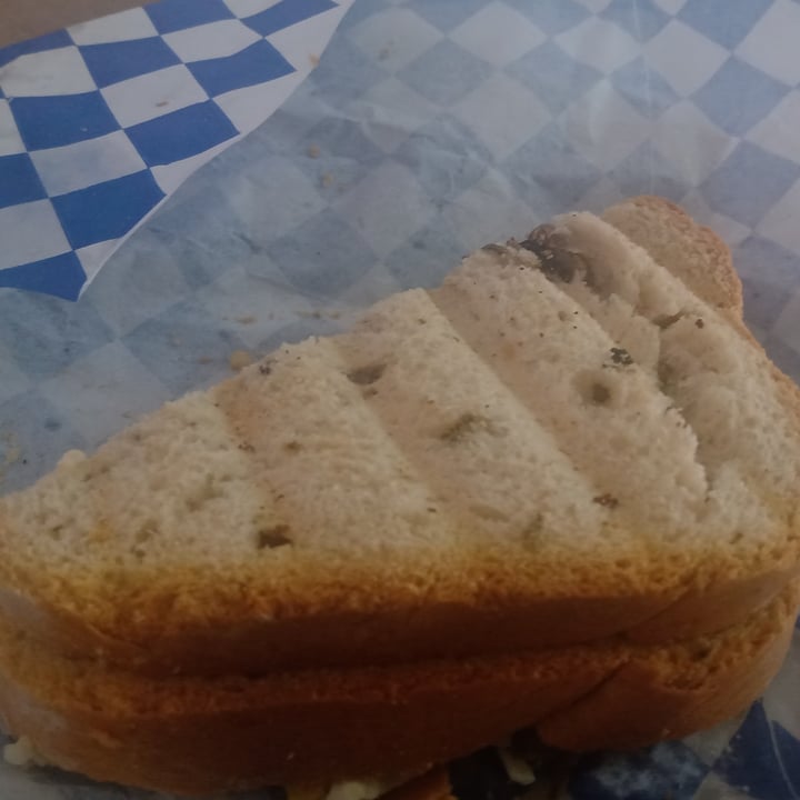 photo of Cayena sándwich mushroom vegano shared by @b3titacastelan on  06 Jun 2022 - review