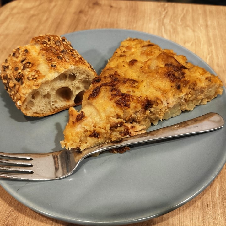 review photo of Bohemian Lane Pastelería Vegana Tortilla de patatas rellena de queso y jamón shared by @bettt on 18 Aug 2022 - review