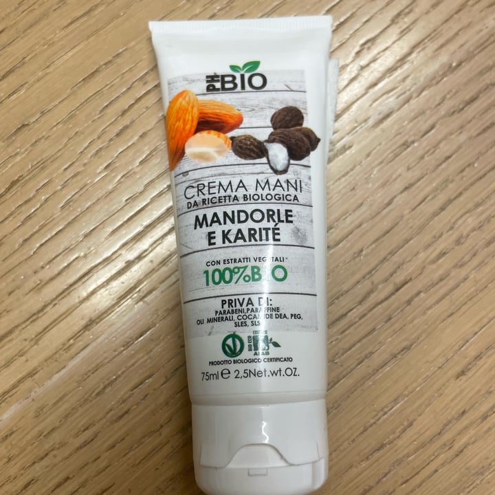 photo of Phbio Crema Mani Mandorle  E karité shared by @eriks on  15 Mar 2022 - review