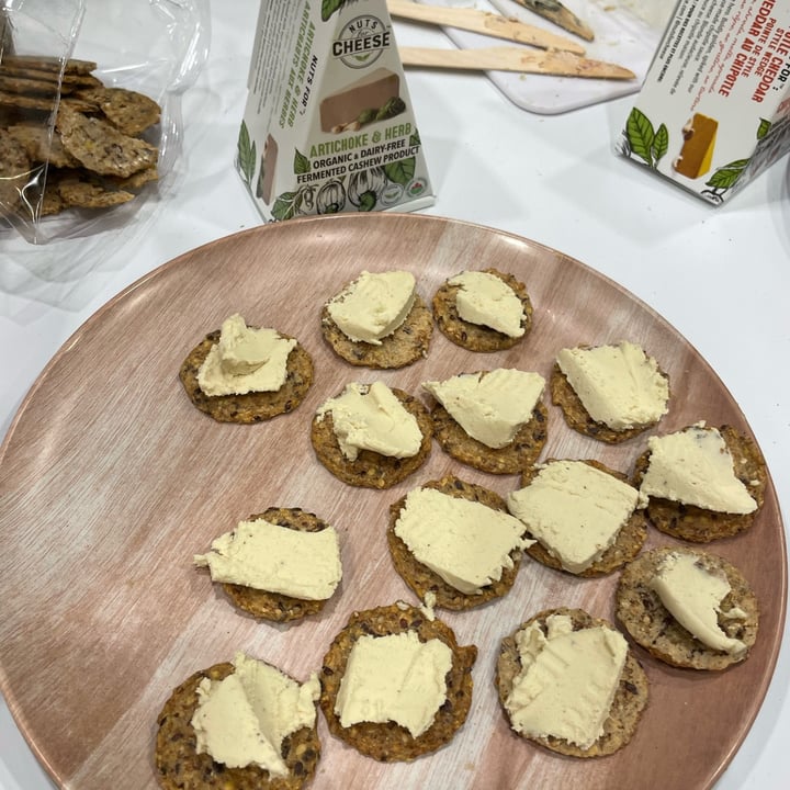 photo of Nuts For Cheese Artichoke & Herb shared by @sweetandveggie on  06 Jun 2022 - review