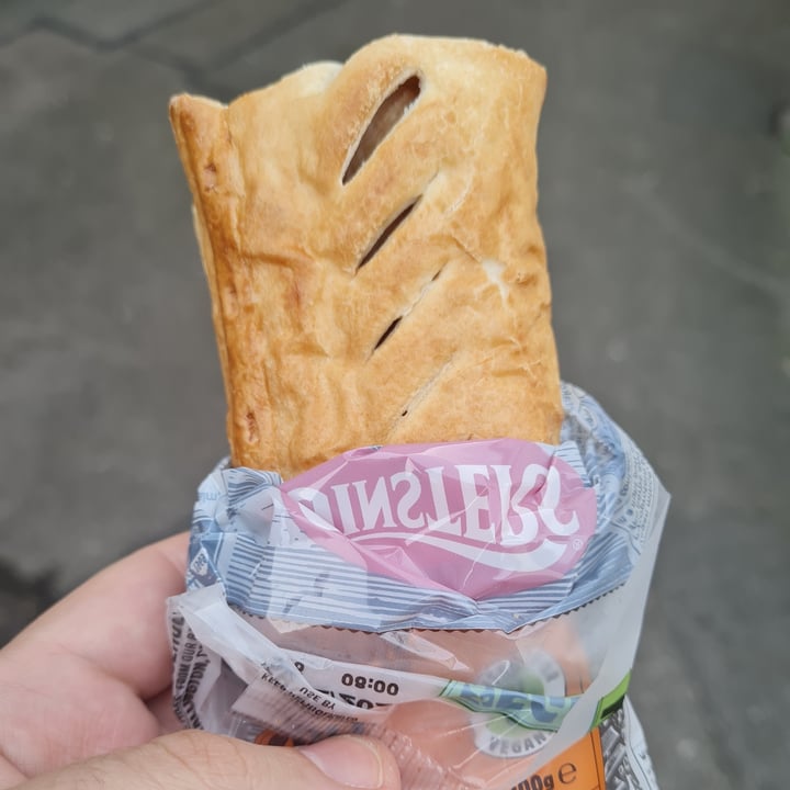 photo of Ginsters Vegan Sausage Roll shared by @samlb on  05 Jan 2022 - review