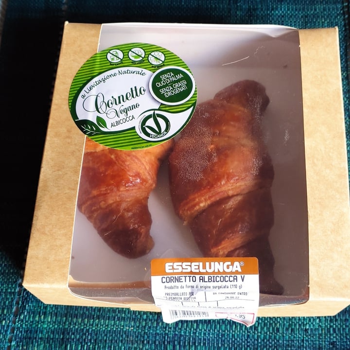 photo of  Esselunga Cornetti vegani con marmellata shared by @danilo58 on  30 Jun 2022 - review