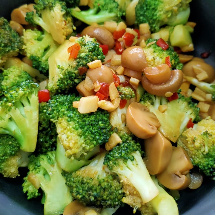 photo of Lee Kum Kee Vegetarian stir fry sauce shared by @butterfing3rs on  28 Apr 2020 - review
