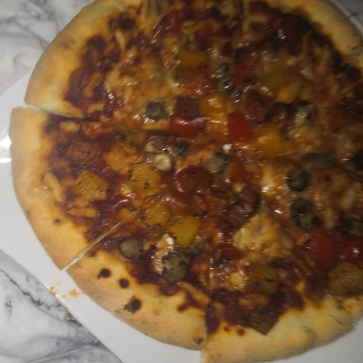 photo of Plant Menu BBQ bacon and mushroom pizza shared by @veganellas on  04 Oct 2020 - review