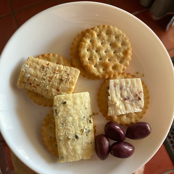 photo of Woolworths Food Christmas Dairy free Cheese Selection shared by @annamariemza on  06 Jan 2022 - review