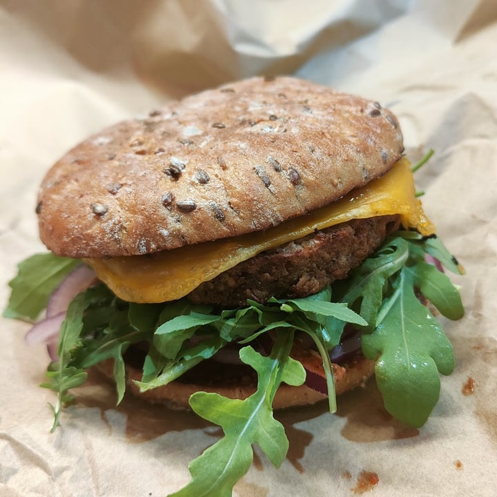 photo of Super Vegan Ekkoset burger shared by @emedemo on  18 Sep 2021 - review