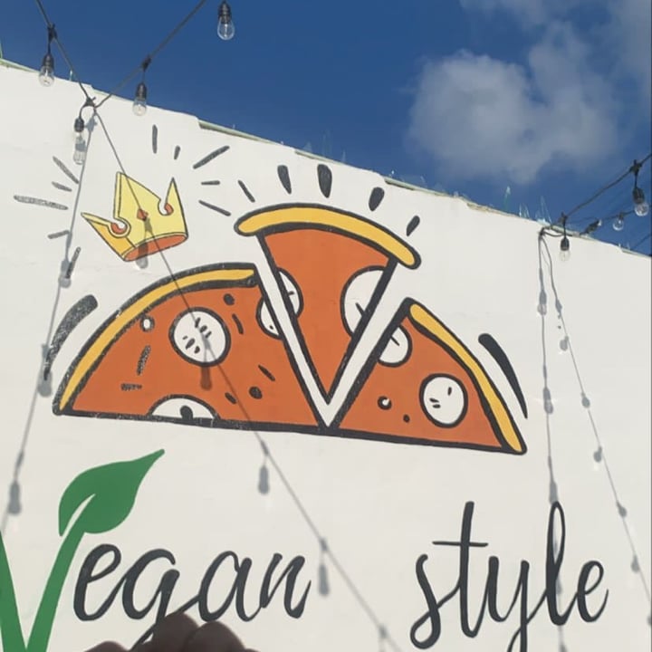 review photo of Vegan style Pizza Margarita shared by @cevaly on 27 Oct 2021 - review