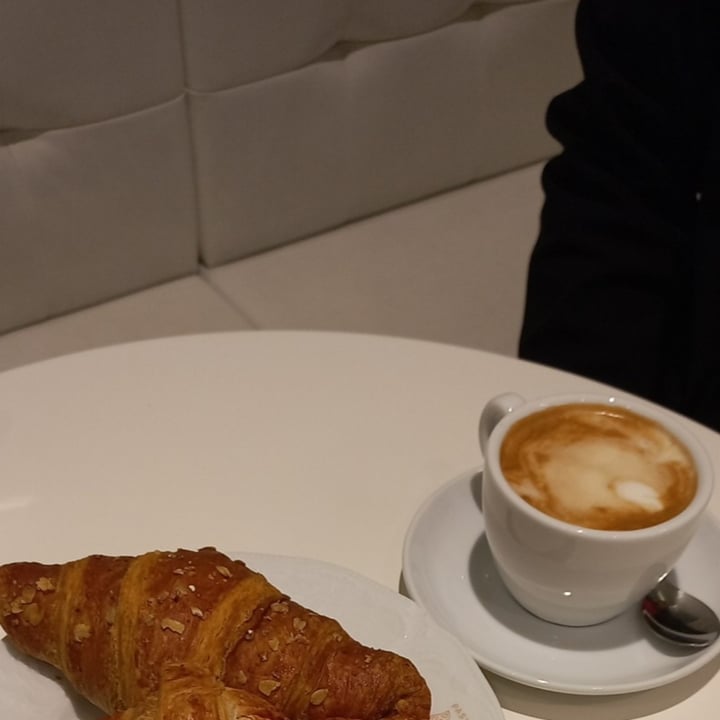 photo of Pastry Bares Massimo Brioches vegana E Cappuccino Soia shared by @lacucinadi-marta on  25 Apr 2022 - review