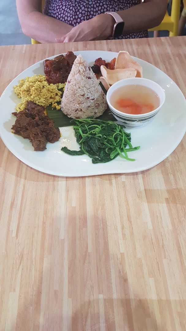photo of Loving Hut Banana Leaf Nasi Campur shared by @celinabina0405 on  22 Feb 2020 - review