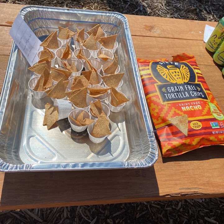 photo of Siete Family Foods Grain Free Tortilla Chips Dairy Free Nacho shared by @kaithlin on  13 Mar 2021 - review