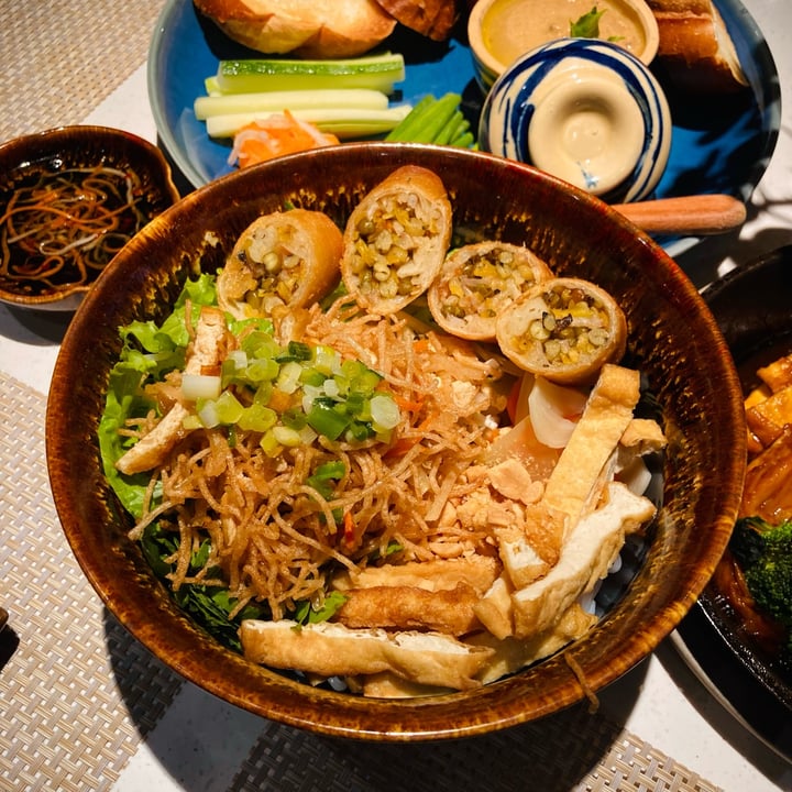 photo of Be An Bistro Saigon Rice Noodle with Spring Roll and Shredded Tofu Skin shared by @katelouisepowell on  21 Jul 2022 - review