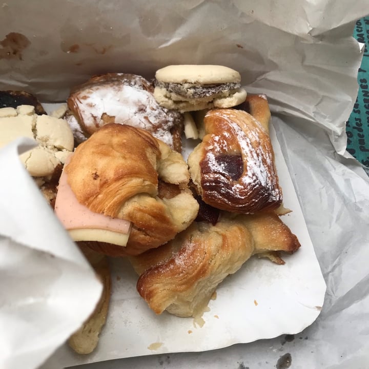 photo of Veg N' Sweet Facturas Veganas Surtidas shared by @candelariex on  11 Feb 2021 - review