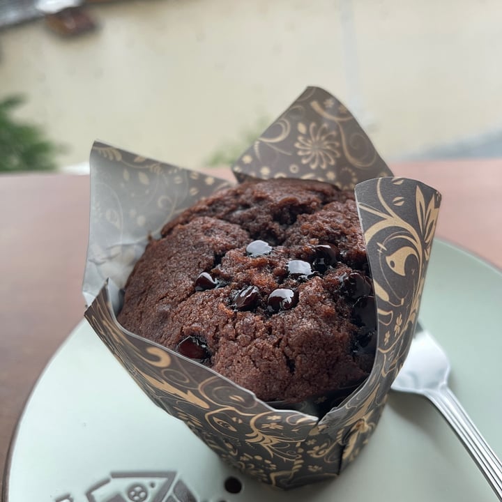 photo of nomVnom Bistro Chocolate Muffin shared by @vegan-ravana on  19 Apr 2022 - review