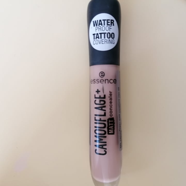 review photo of Essence Camouflage Matt Concealer 10 Light Rose shared by @giadacstllcc on 16 Apr 2022 - review