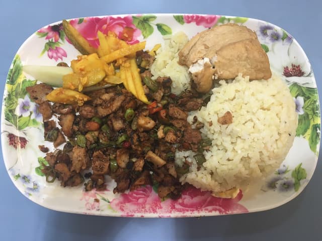 Foto del plato “Basil Chicken Rice”