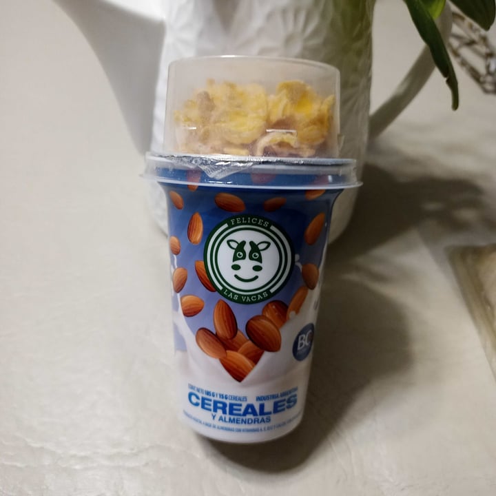 photo of Felices Las Vacas Yogurt de Almendras con Cereales shared by @lihuenaillen on  16 Jul 2022 - review