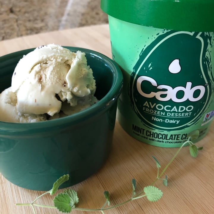 photo of Cado Avocado Ice Cream Avocado frozen dessert, mint chocolate chip shared by @veggietable on  05 Dec 2020 - review