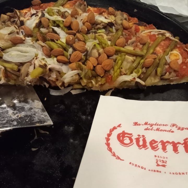 review photo of Pizzería Güerrin Pizza Champiñones (Potobelo, nueces y espárragos) shared by @ncpenaloza on 15 May 2022 - review